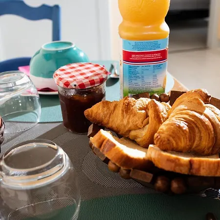 La Demeure Aux Pins Bed and breakfast