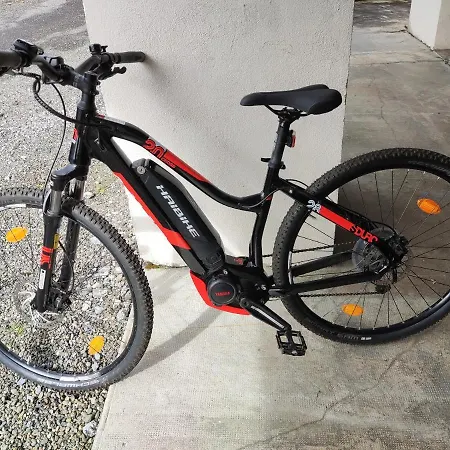 La Demeure Aux Pins Bed and breakfast