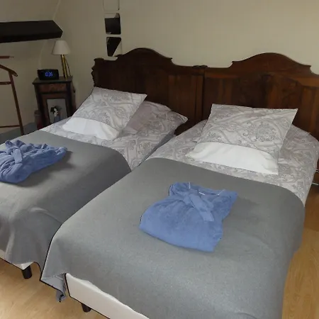 La Demeure Aux Pins Bed and breakfast