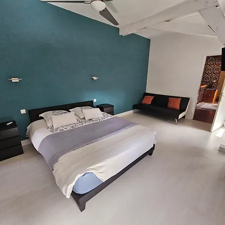 Oda ve Kahvaltı La Demeure Aux Pins