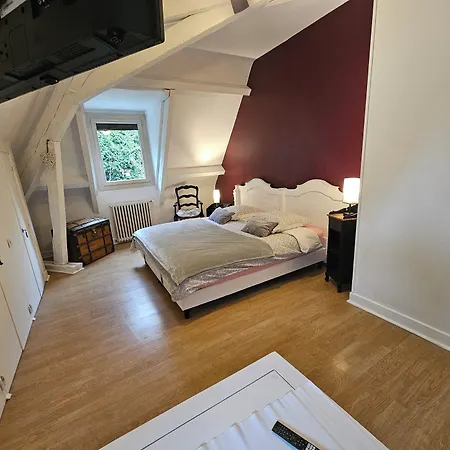 Oda ve Kahvaltı La Demeure Aux Pins