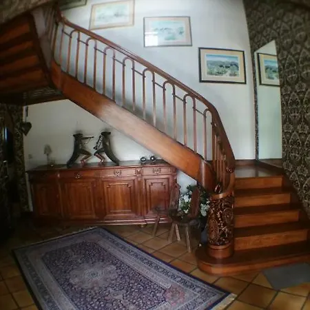 La Demeure Aux Pins Bed and breakfast