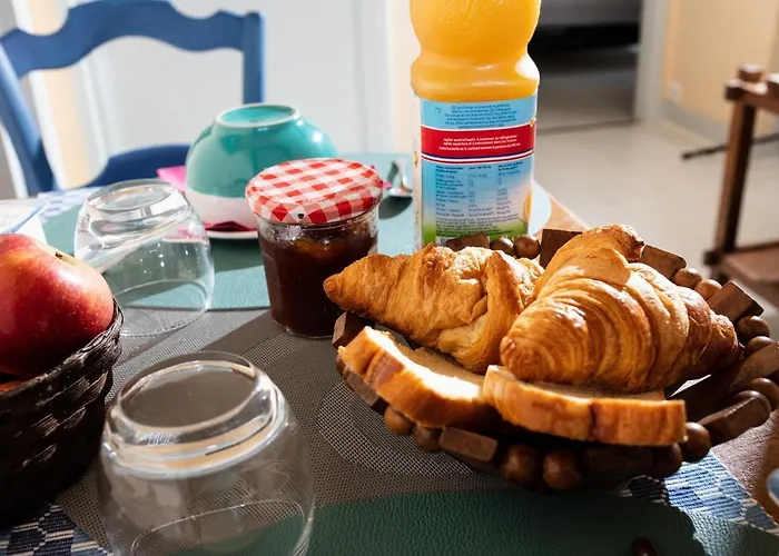 La Demeure Aux Pins Bed and Breakfast