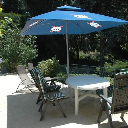 La Demeure Aux Pins 3* Lurdy