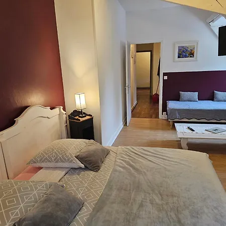 La Demeure Aux Pins Bed & Breakfast Lurdy