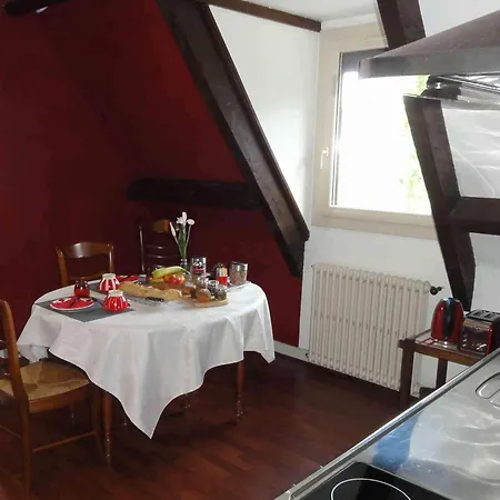 La Demeure Aux Pins Bed & Breakfast Lurdy