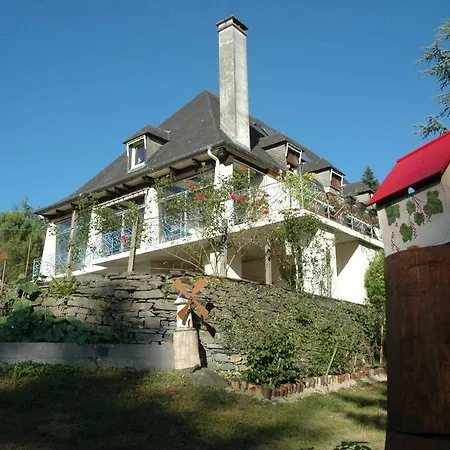 La Demeure Aux Pins Bed & Breakfast Lurdy