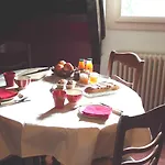La Demeure Aux Pins Bed & Breakfast